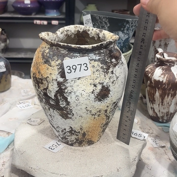 摆件高21，口11，有孔3973