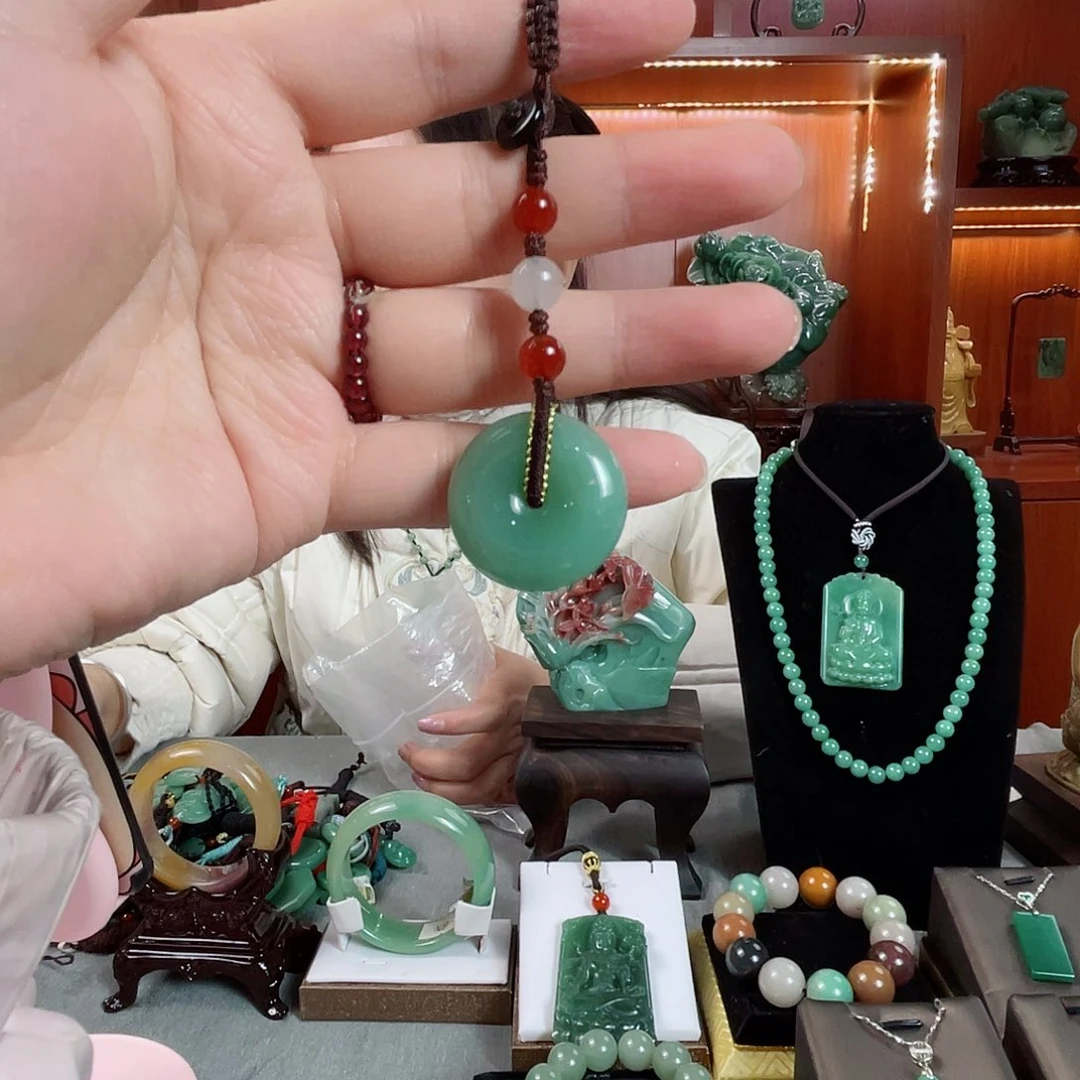 密玉（石英质玉）颈饰未镶嵌