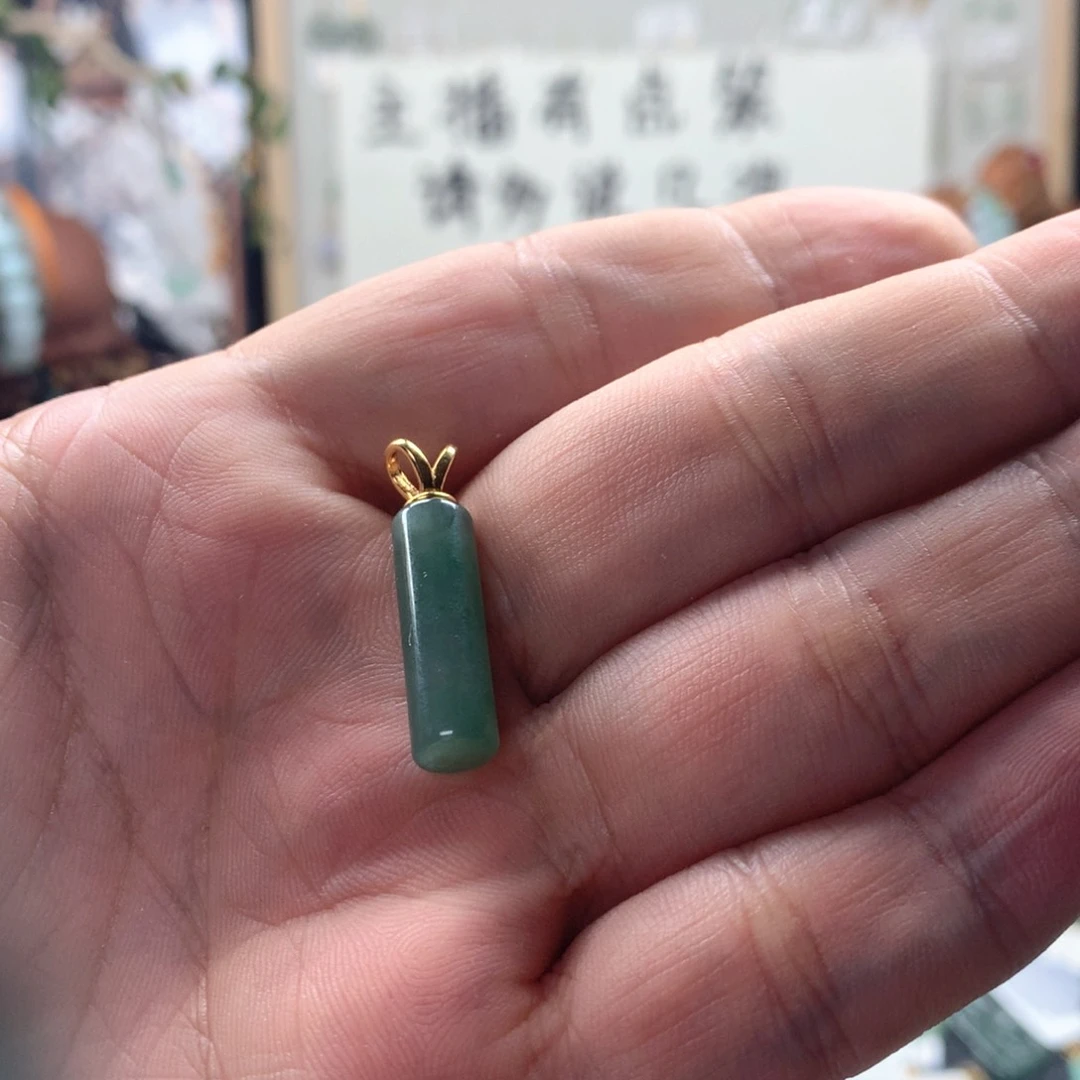 颈饰银S925镶嵌翡翠里*?