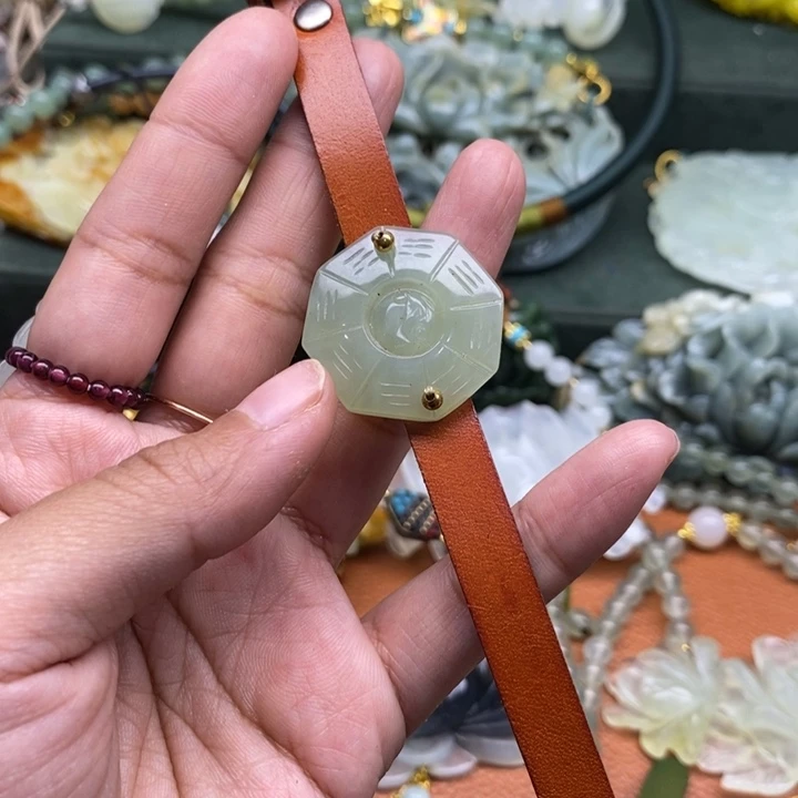 蛇纹石玉未镶嵌吊坠