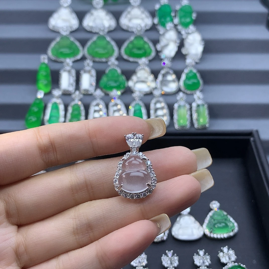 乐****石英质玉银S925镶嵌颈饰