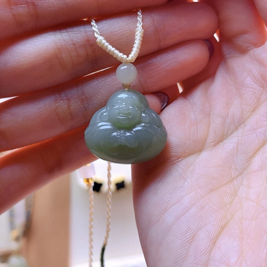 和田玉吊坠(赠链)未镶嵌为***惑