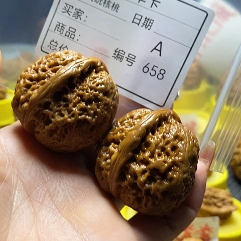 耿***年文玩核桃把件自产自销……