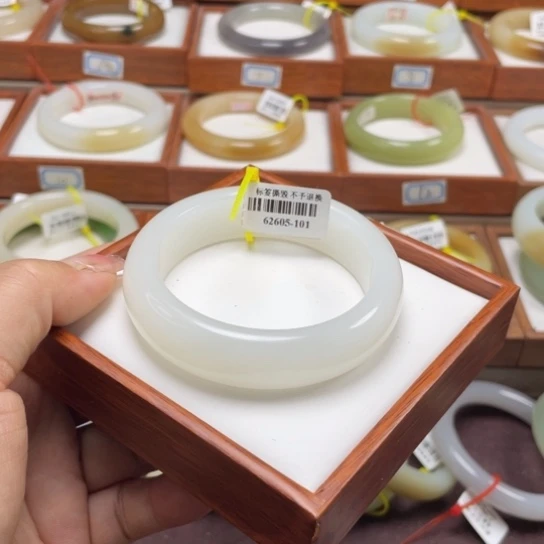 【闪购商品】和田玉手镯未镶嵌