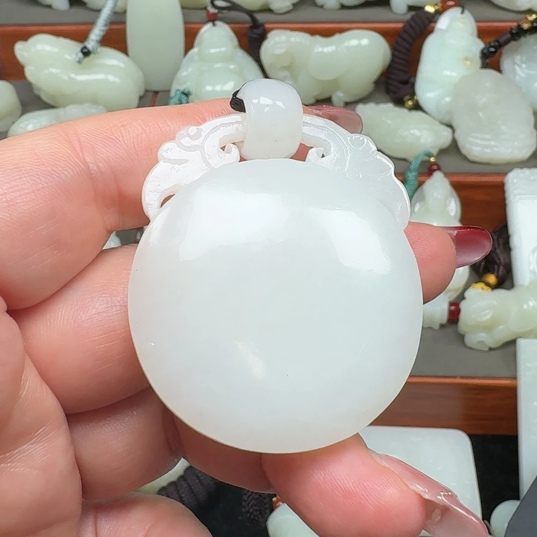 用***8和田玉未镶嵌挂件