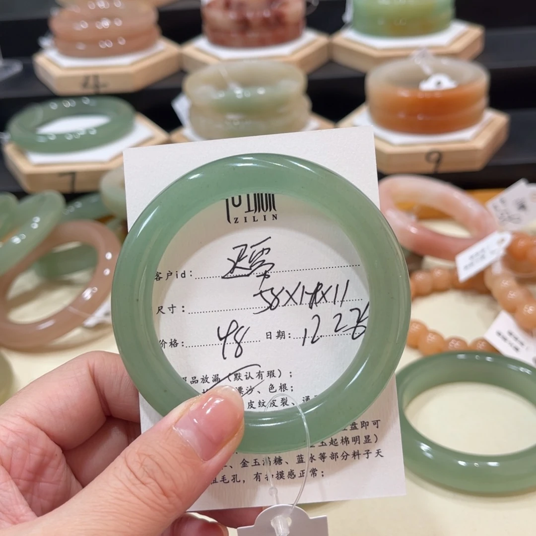 未镶嵌手镯石英质玉迟***