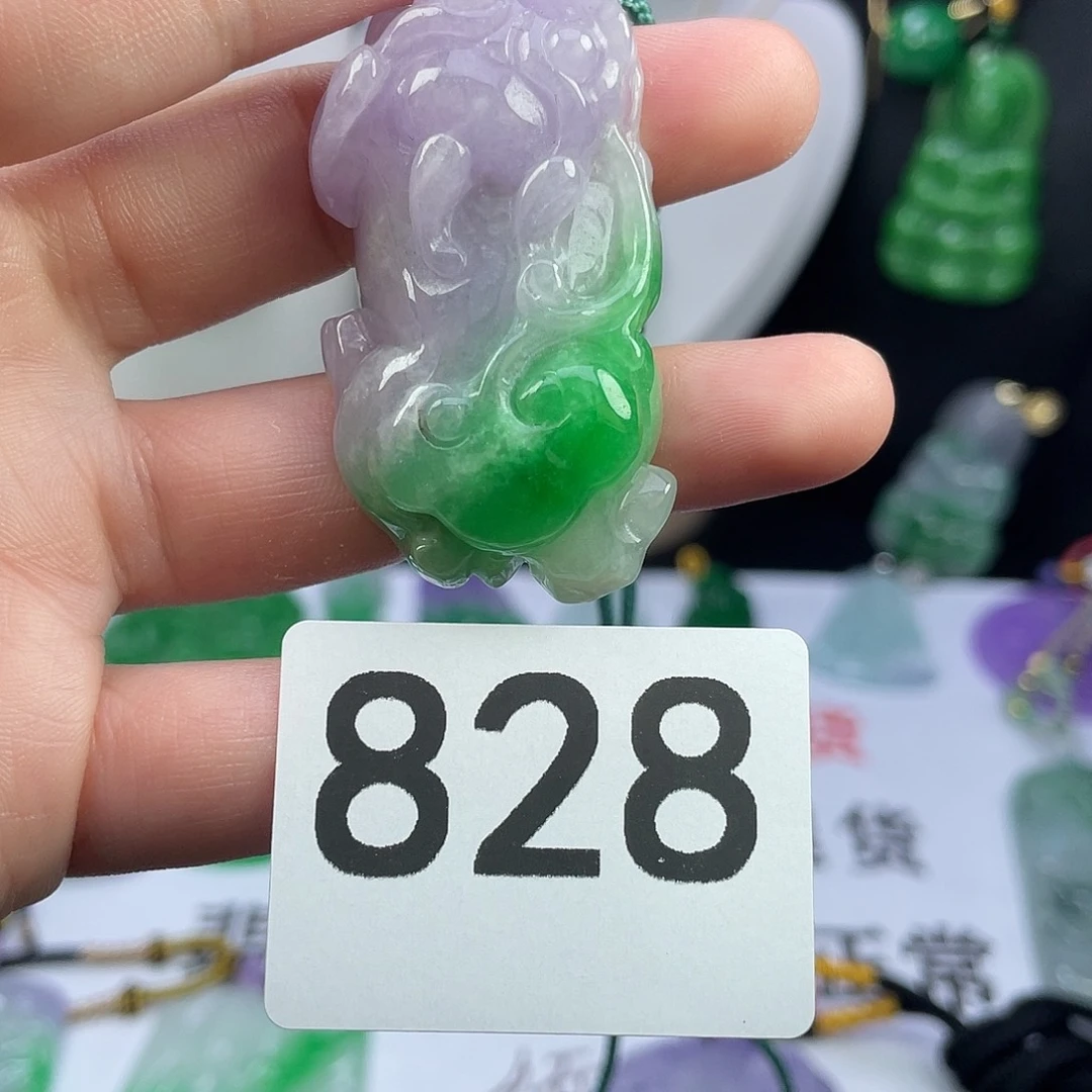 翡翠未镶嵌吊坠(赠链)