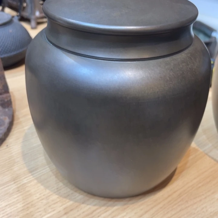 瓷片可****道茶杯的颜色是蓝色