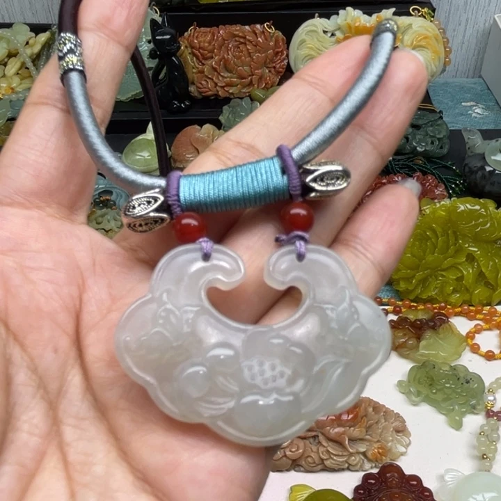 蛇纹石玉未镶嵌颈饰