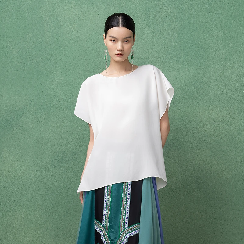 生活在左桑蚕丝混纺T恤简约宽松开衩显瘦2025夏季新品短袖上衣女