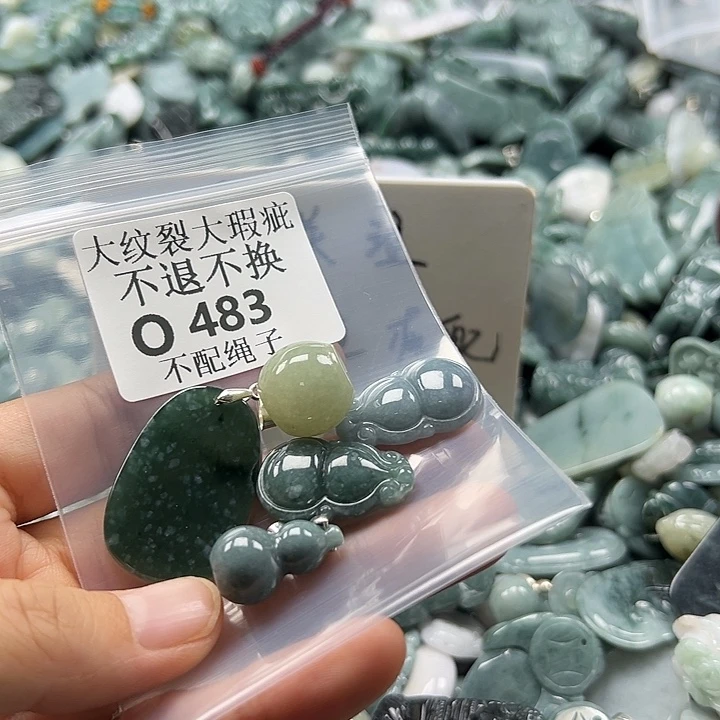 翡翠未镶嵌颈饰翡翠