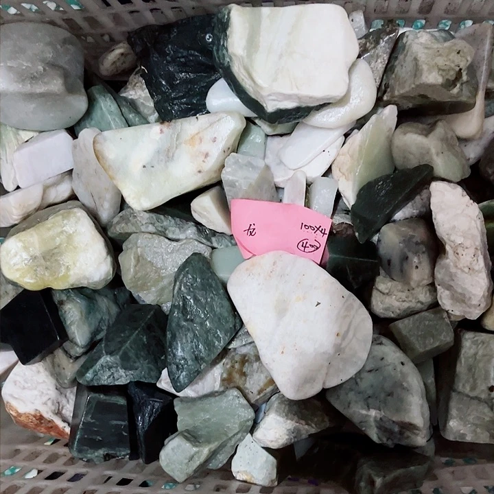 和田玉珠宝奇石未镶嵌龙**人