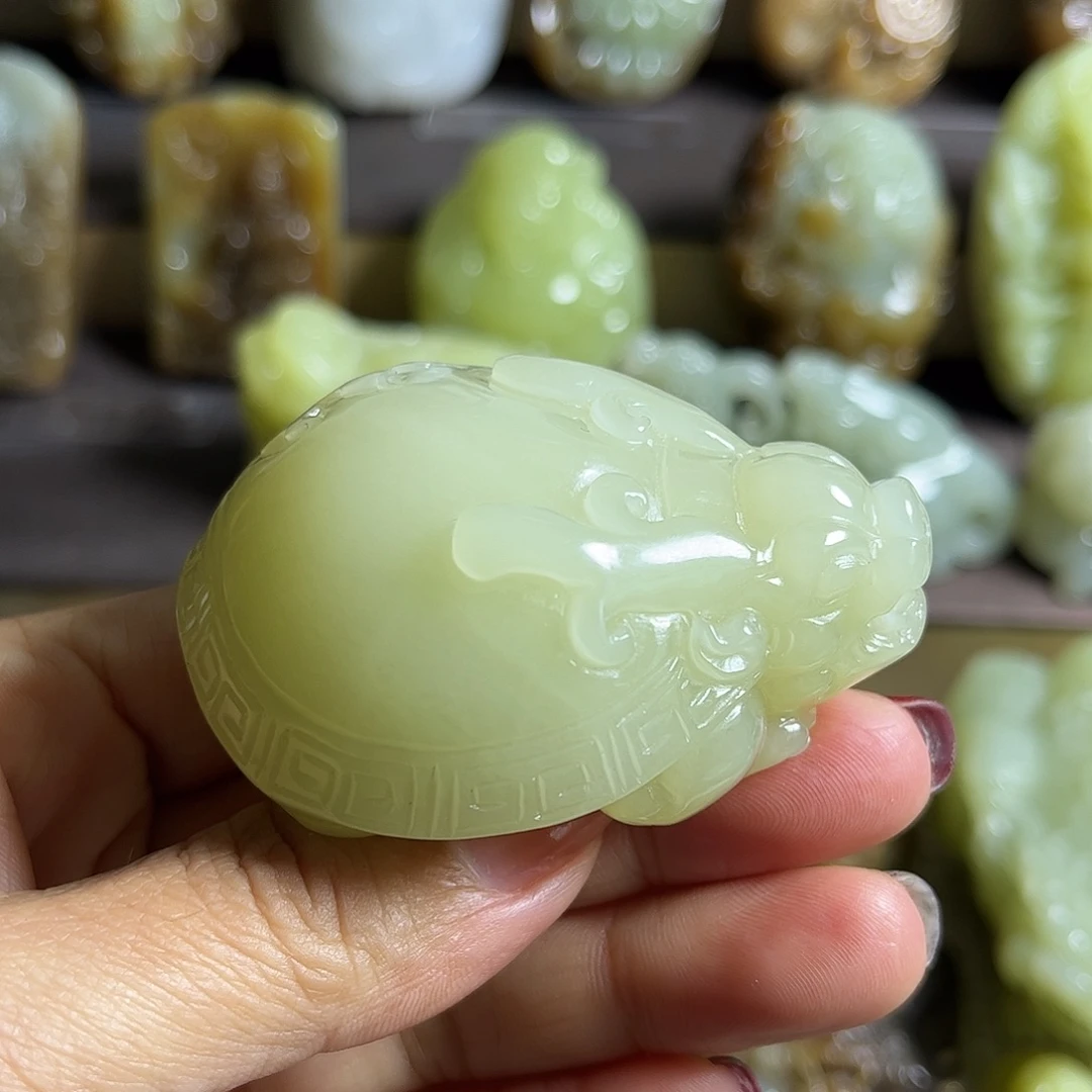 丑***怪和田玉未镶嵌颈饰