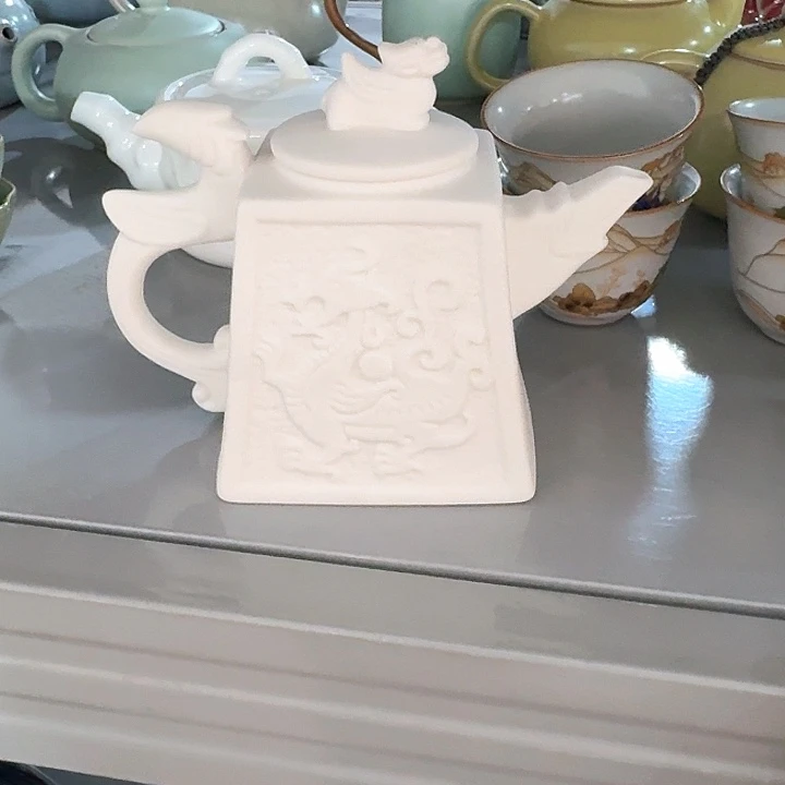主人杯一个，瓷。。品茗杯