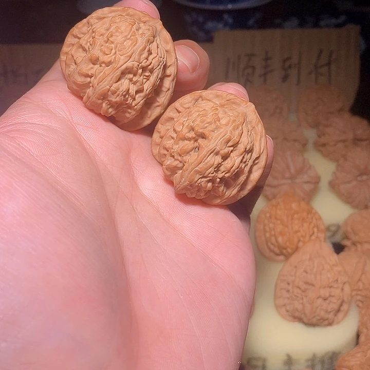 文玩核桃手把件白狮子