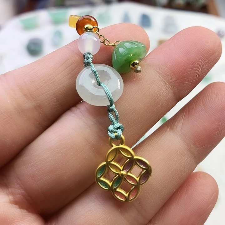 翡翠未镶嵌颈饰钱币