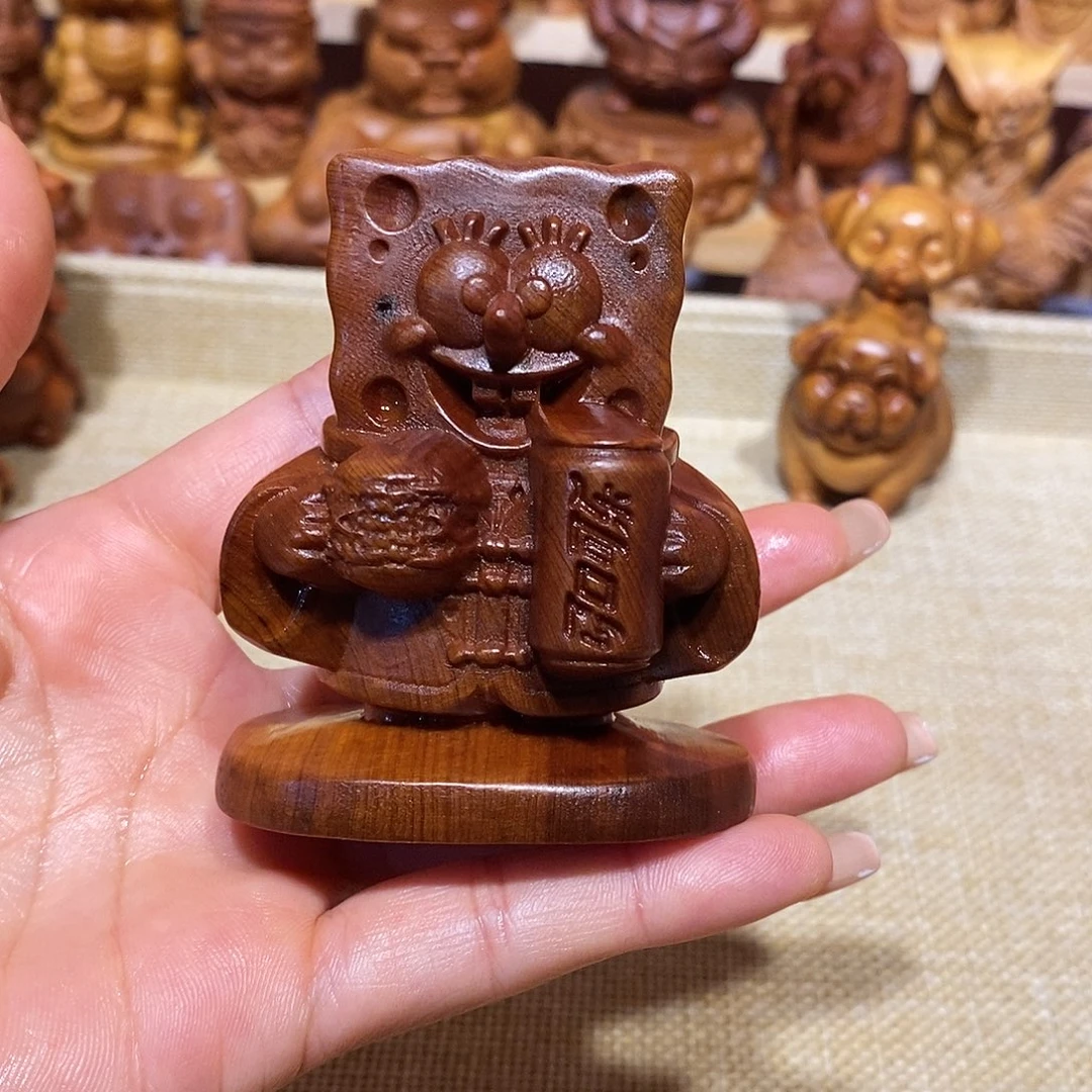 柏木（崖柏）程****海崖柏手把件，海绵宝宝