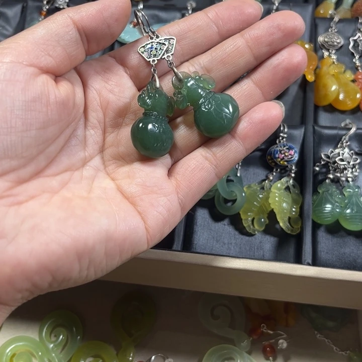 蛇纹石玉耳饰未镶嵌