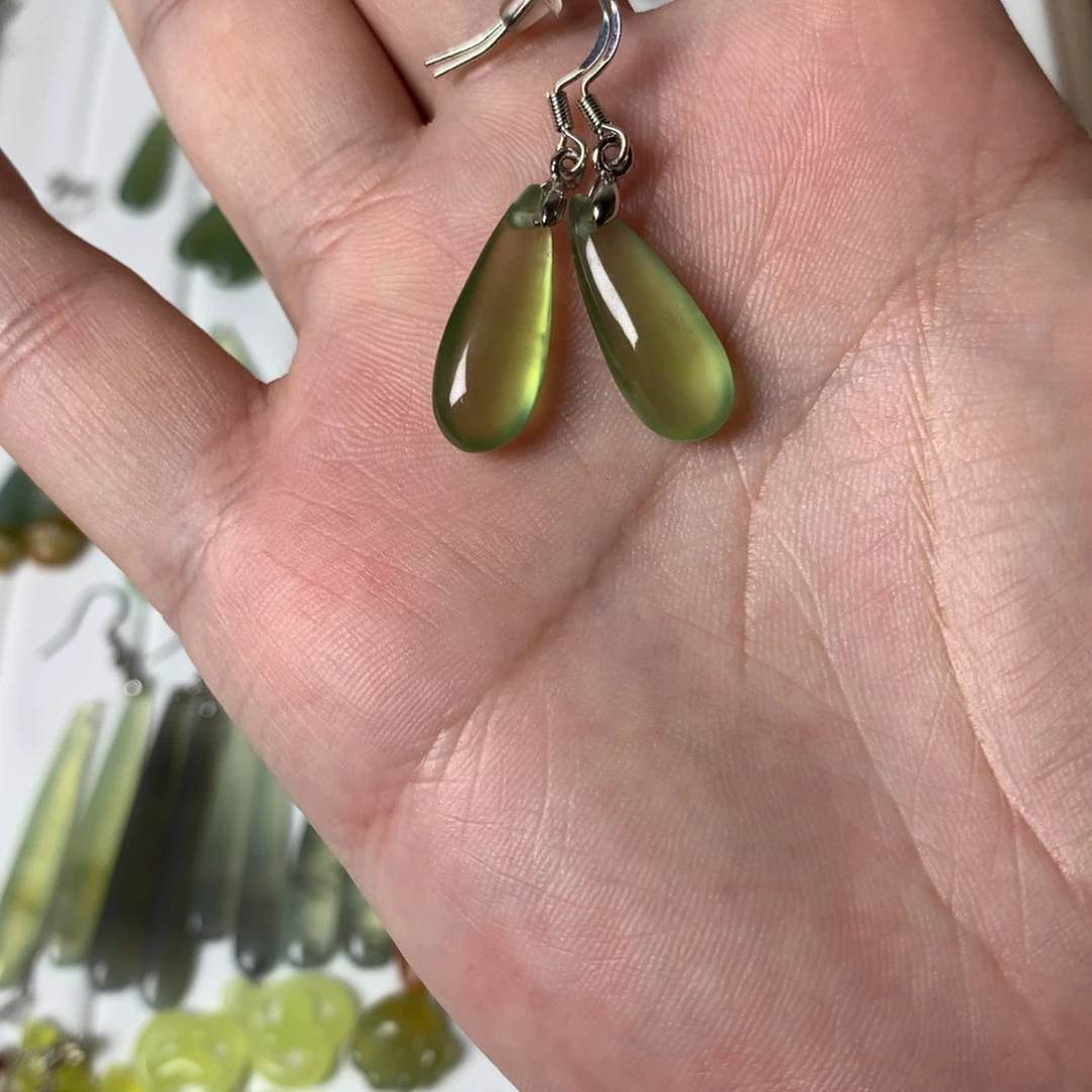 蛇纹石玉耳环未镶嵌