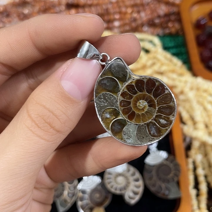 玛瑙/玉髓合金珠宝半成品一个班彩螺吊坠
