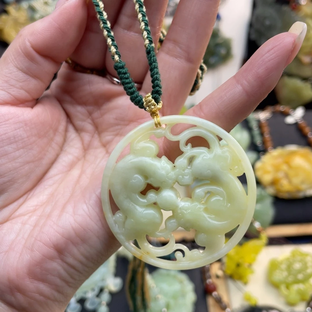 蛇纹石玉颈饰未镶嵌