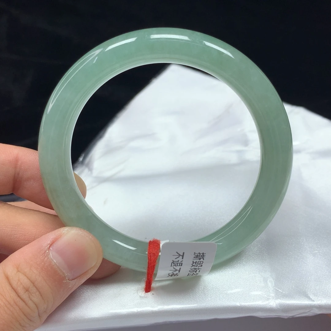 翡翠手镯（圆镯）未镶嵌55.6