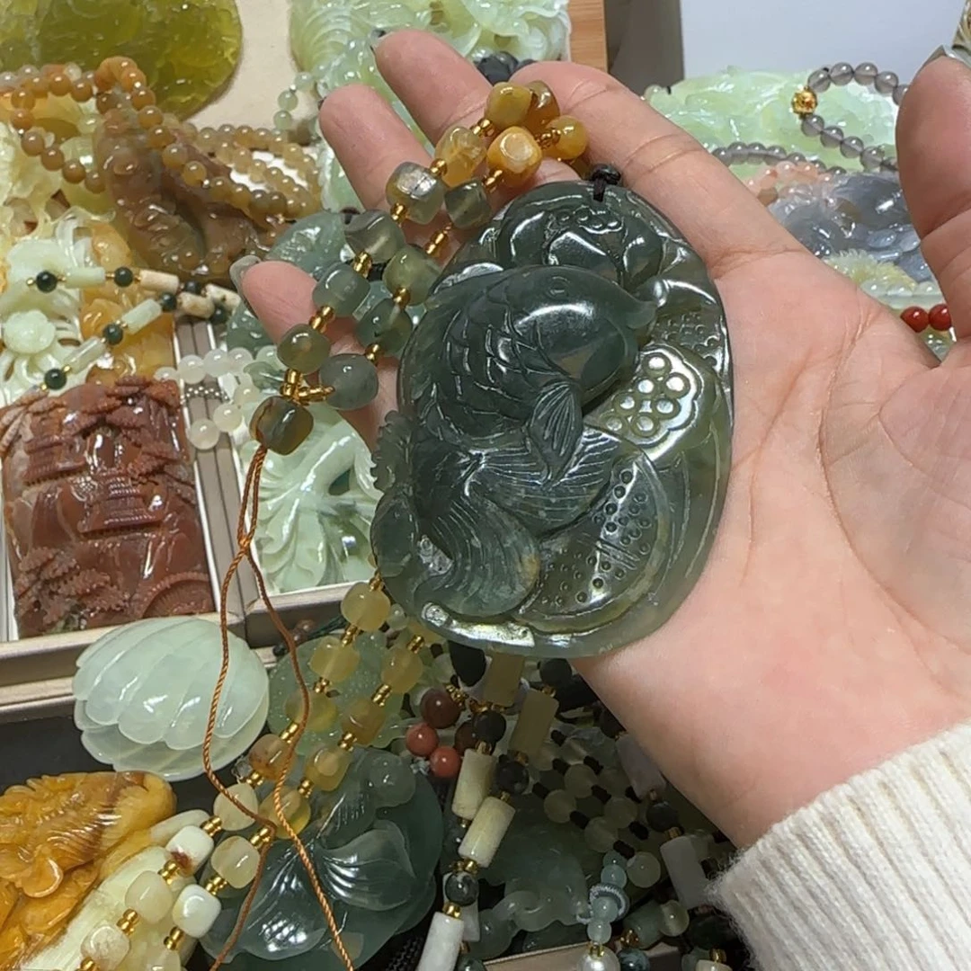 未镶嵌蛇纹石玉吊坠乔****》