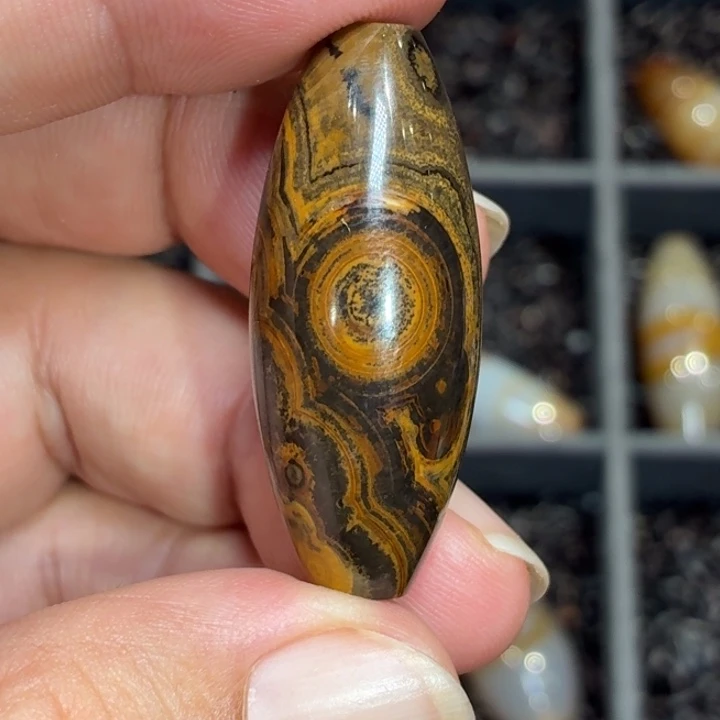 炳***心玛瑙/玉髓散珠_HEIMORI 天然天珠