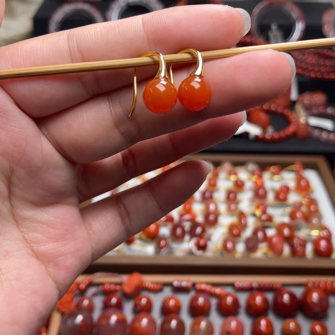 南红玛瑙银S925镶嵌冰红高跟鞋耳钩