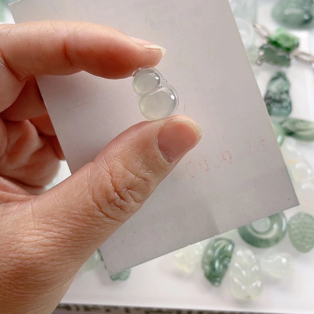 翡翠颈饰未镶嵌草***s冰葫芦