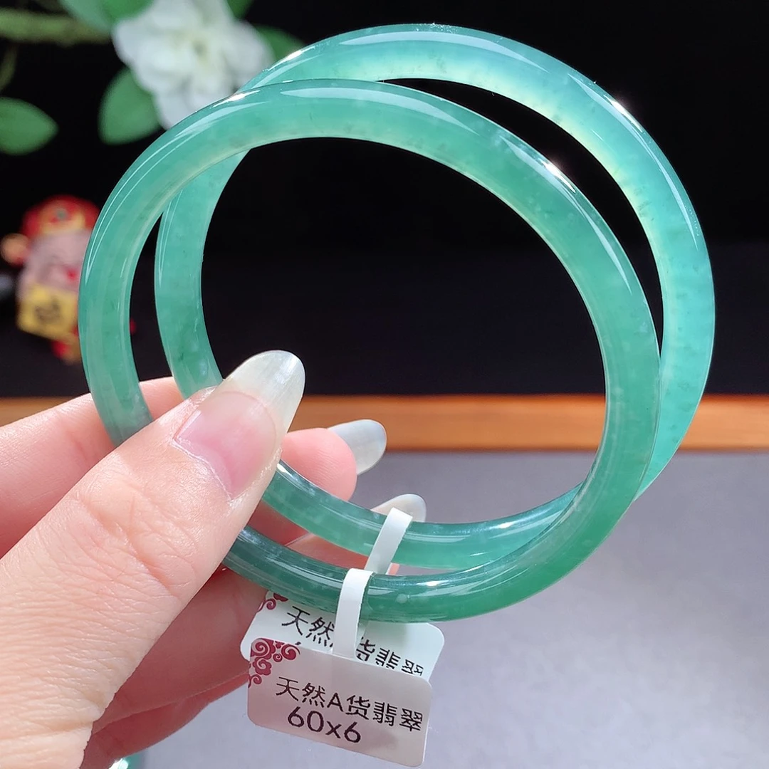 未镶嵌手镯（圆镯）翡翠