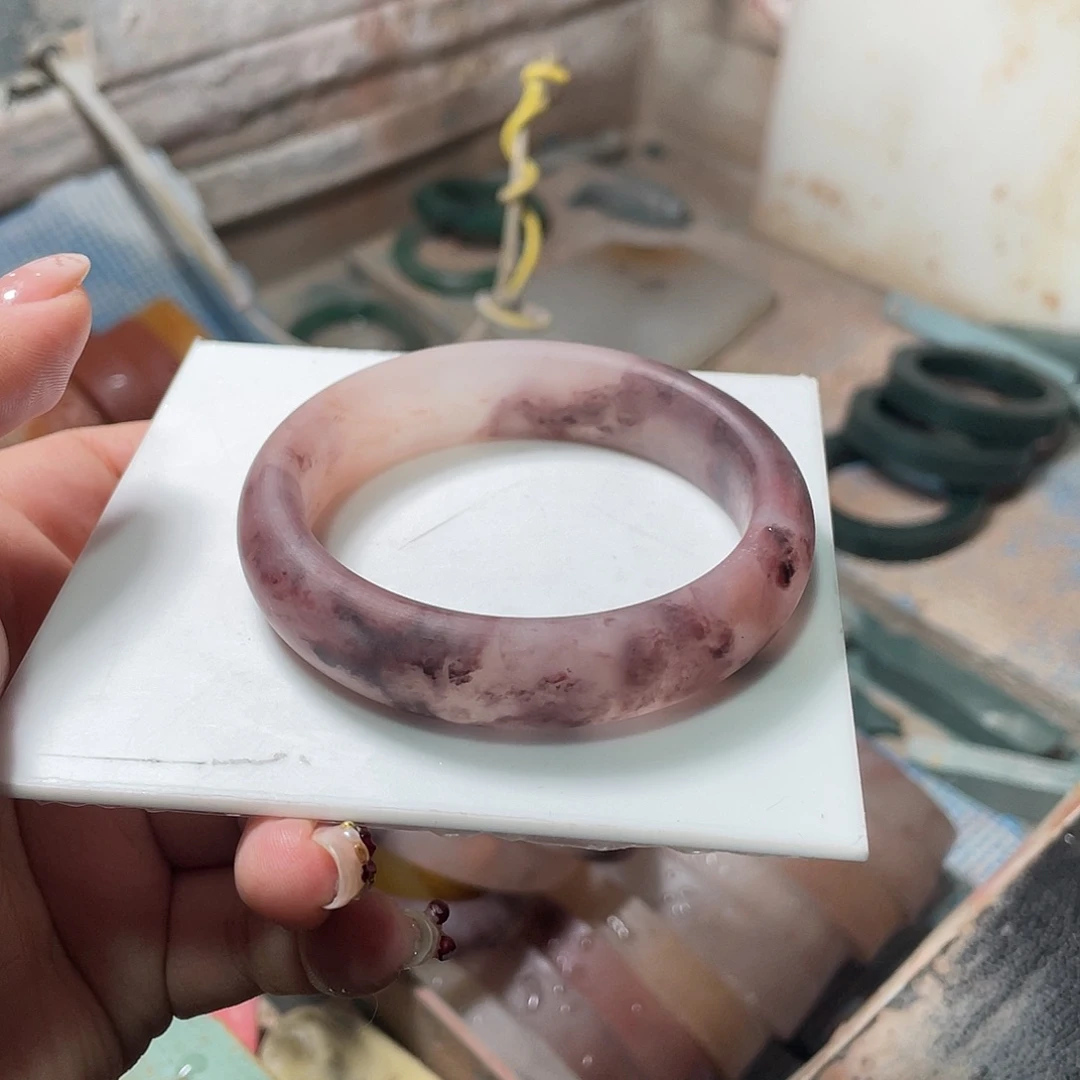 ****肉石英质玉未镶嵌手镯定制加工