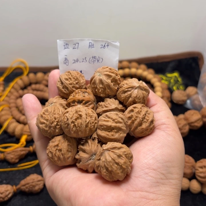 文玩核桃吊坠八棱狮子头手持18+1