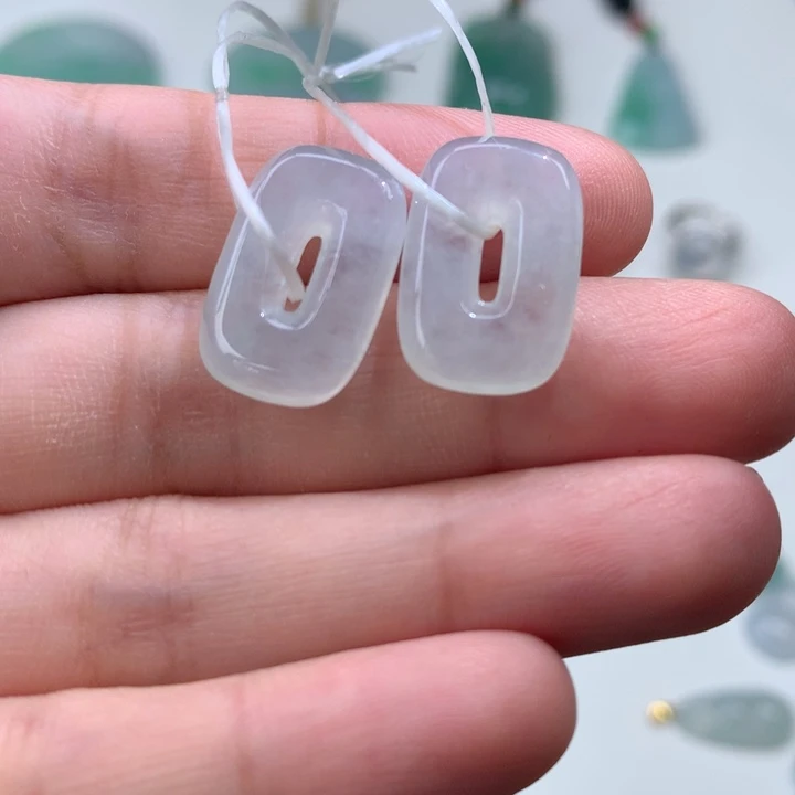 翡翠未镶嵌颈饰福贝