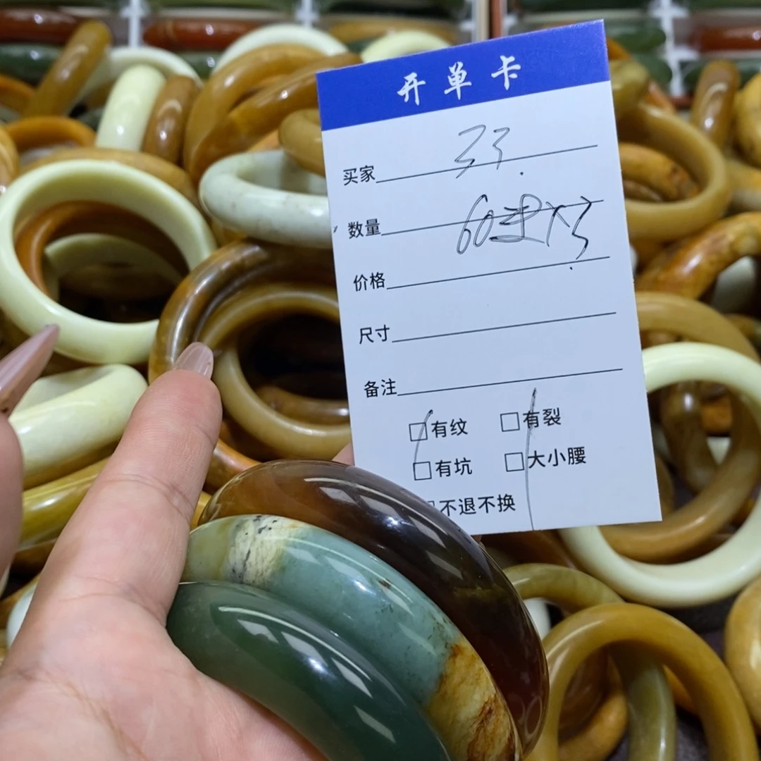 未镶嵌蛇纹石玉手镯云****m