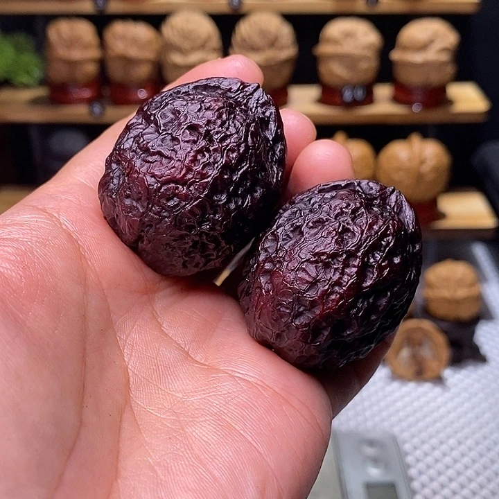 文玩核桃吊坠二龙戏珠81