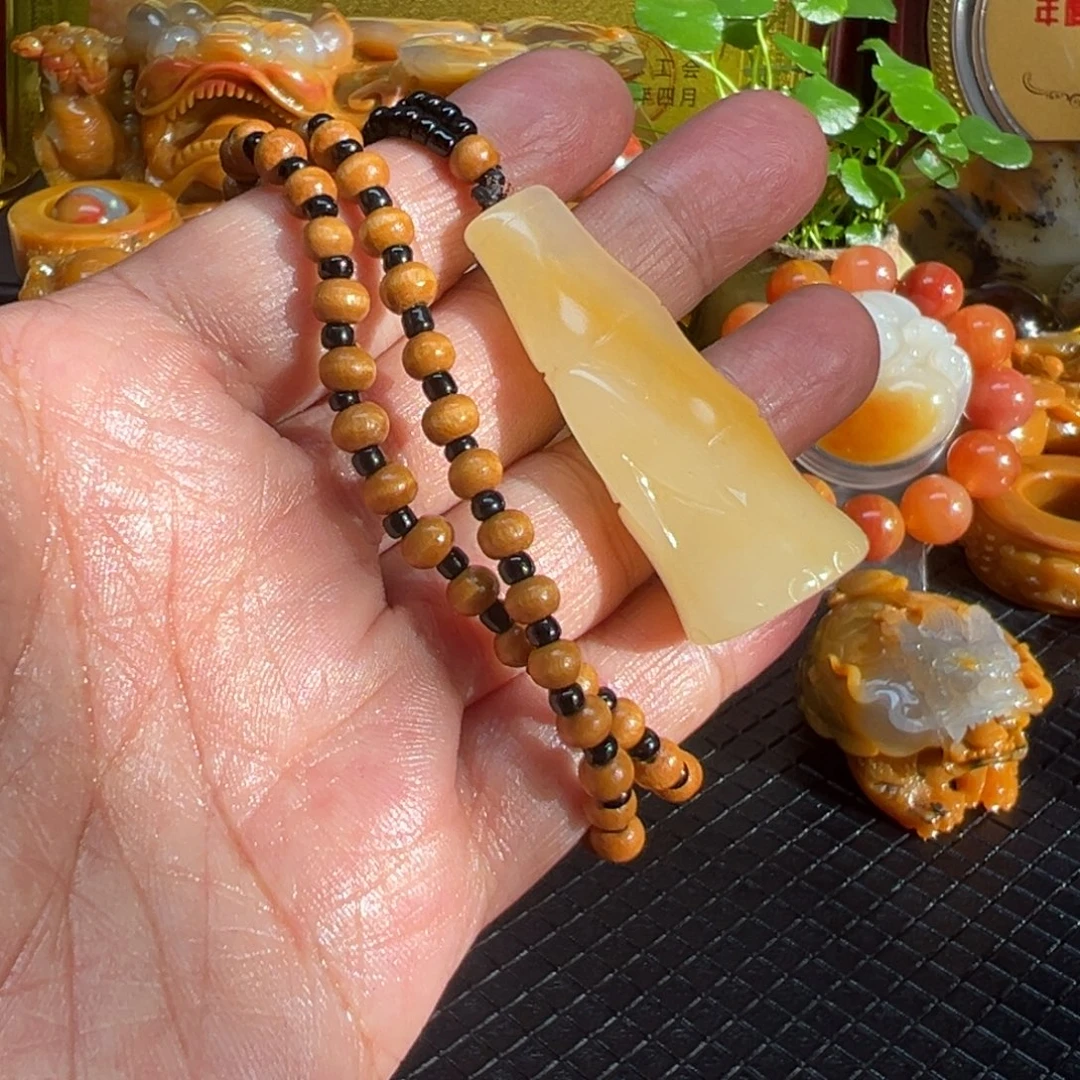 石英质玉未镶嵌颈饰