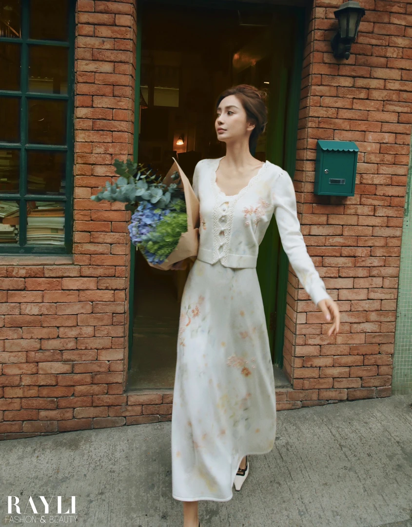 花颜baby同款粉绣花针织上衣2025春季复古吊带连衣裙