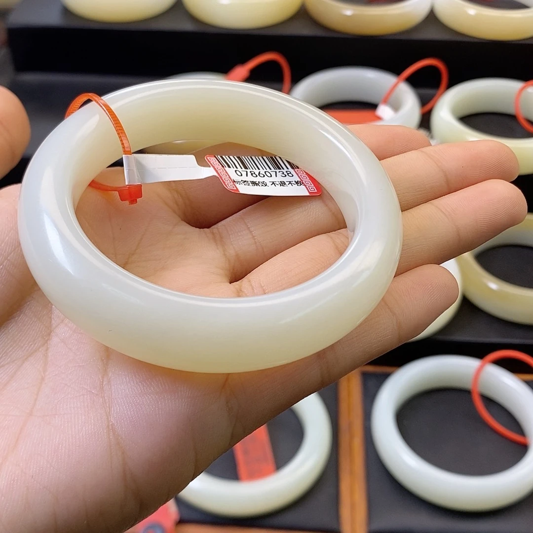 扶***.和田玉未镶嵌手镯56