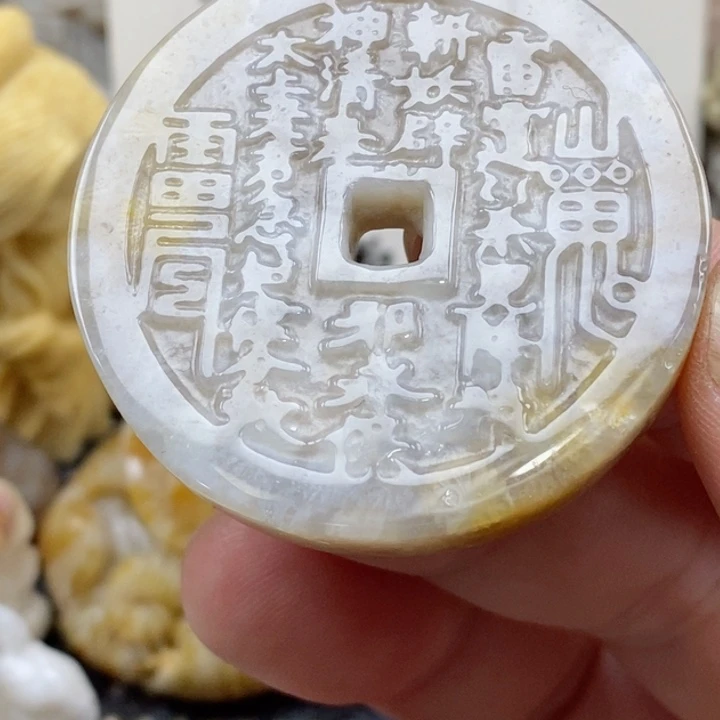 颈饰未镶嵌硅化珊瑚（珊瑚玉）