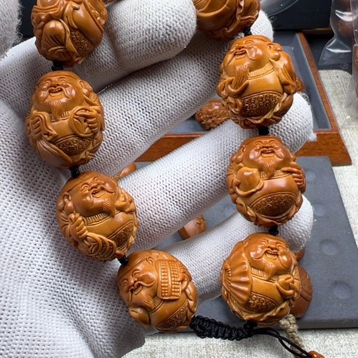 橄榄核手串汇****箱橄榄核雕工艺制作