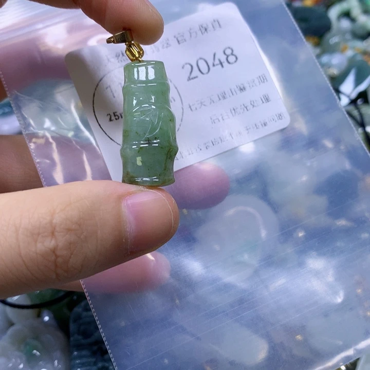 翡翠未镶嵌颈饰翡翠