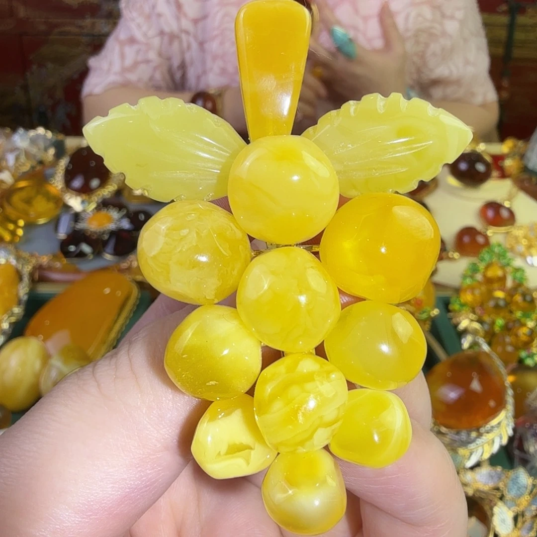 蜜蜡未镶嵌颈饰胸针