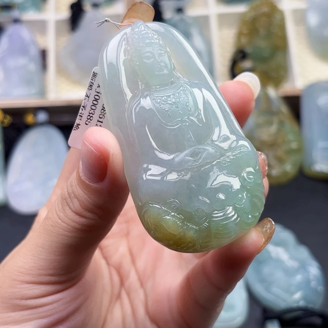 娱***备颈饰未镶嵌翡翠普贤