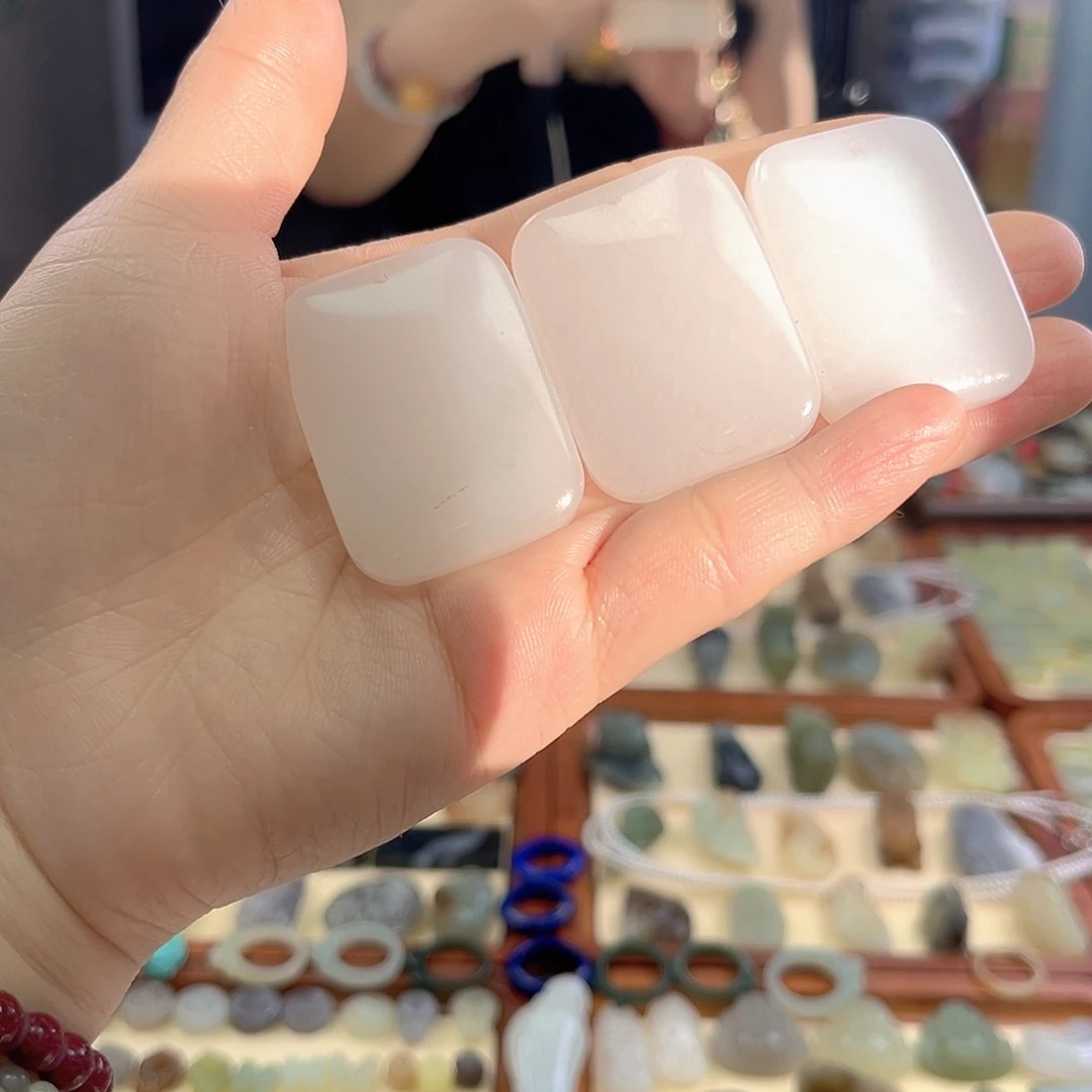 石英质玉合金颈饰