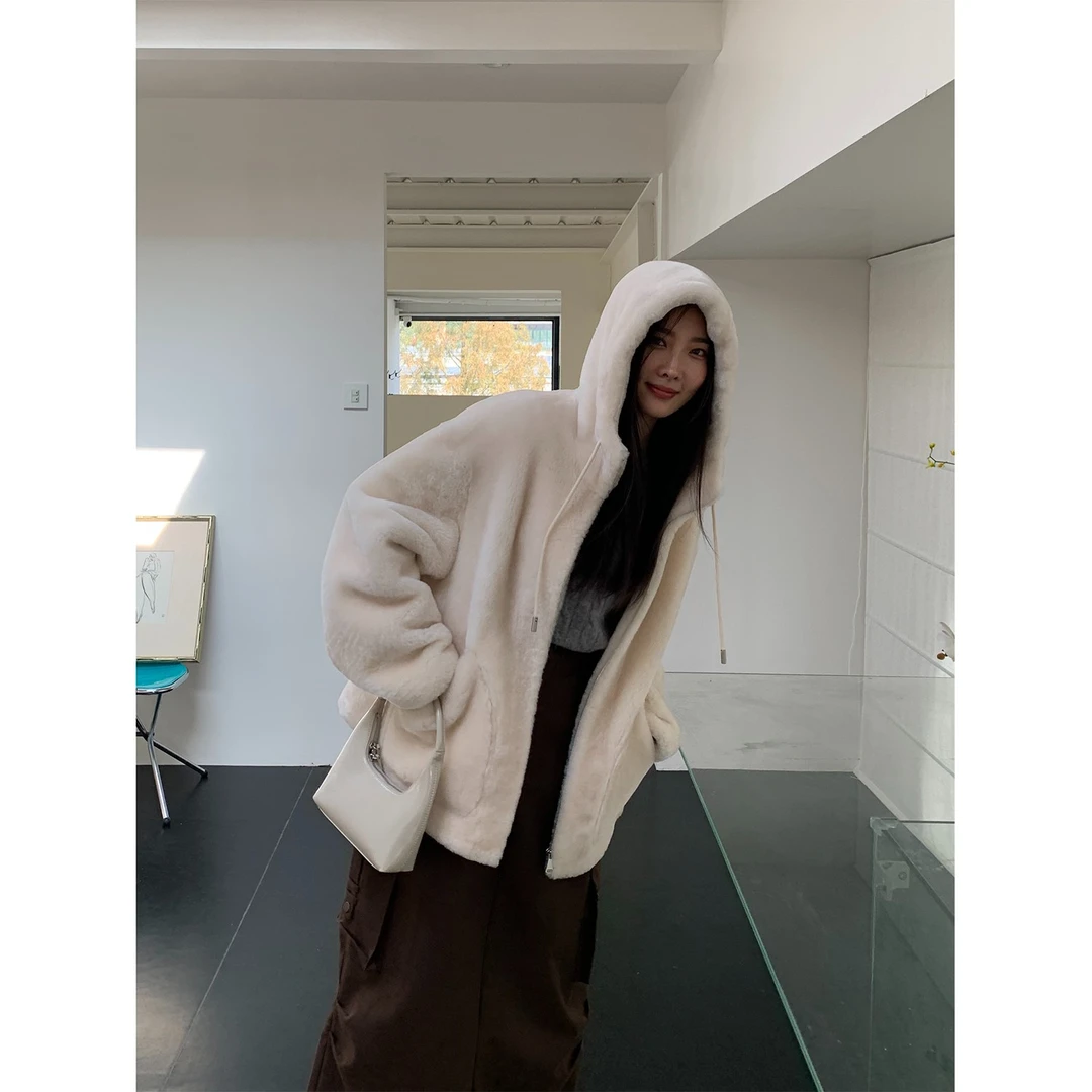 付智恩 小樽之雪 休闲感连帽廓形落肩美利奴皮毛一体皮草外套女冬