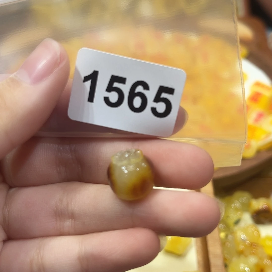 琥珀珠宝奇石未镶嵌