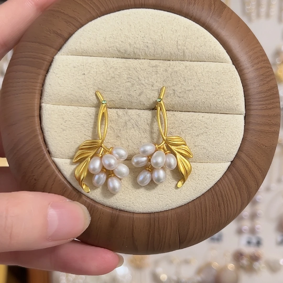 淡水珍珠银S925镶嵌耳饰