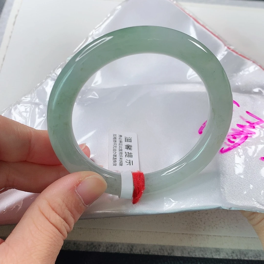 翡翠手镯（圆镯）未镶嵌①①①