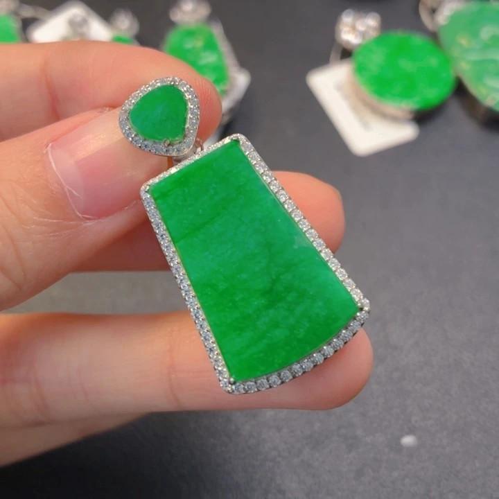 诗***架翡翠银S925镶嵌颈饰